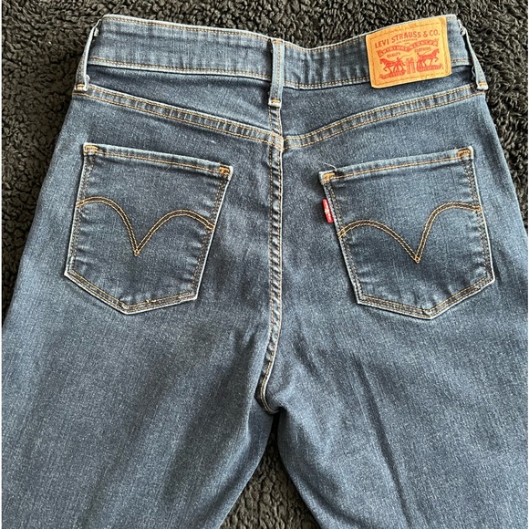 Levi’s Women’s Jeans Classic Mid Rise 6 - Picture 3 of 6